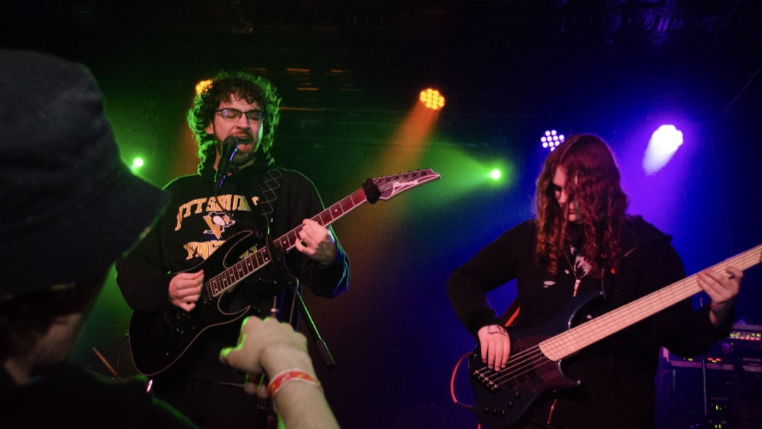 LVNARY live on stage